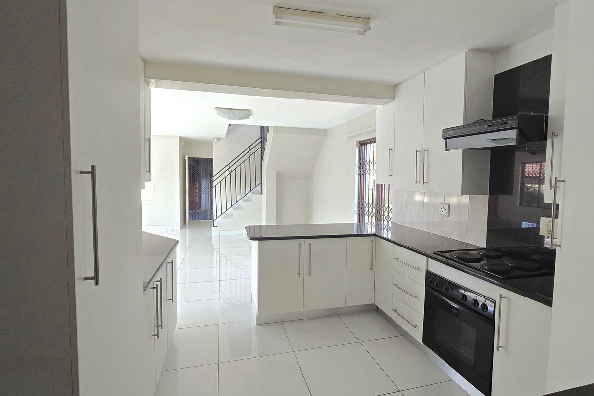 Elegant 4-Bedroom Home in Secure, Picturesque Estate Living - Photo 4