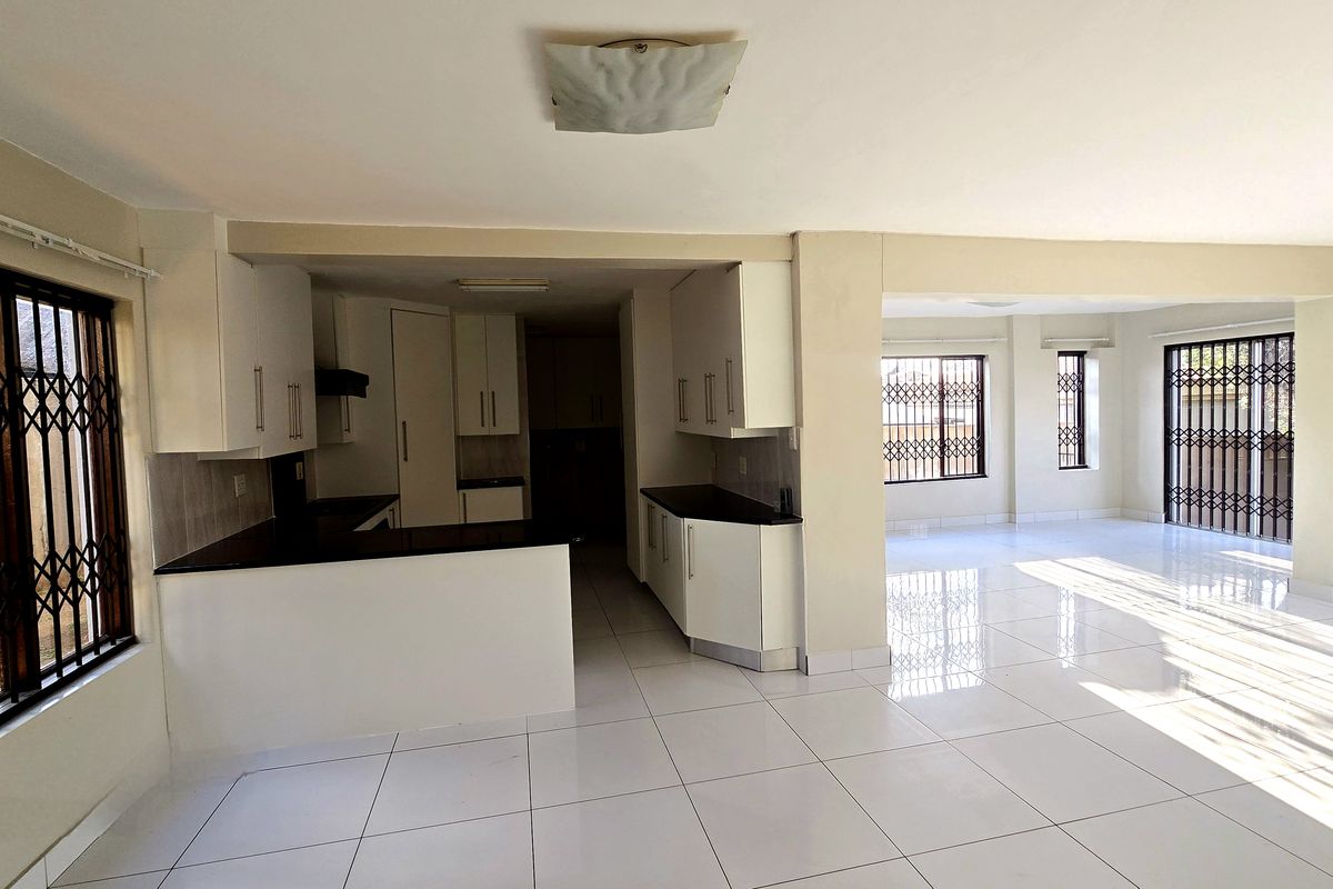 Elegant 4-Bedroom Home in Secure, Picturesque Estate Living - Photo 2