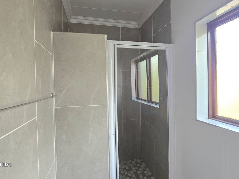 Elegant 4-Bedroom Home in Secure, Picturesque Estate Living - Photo 9