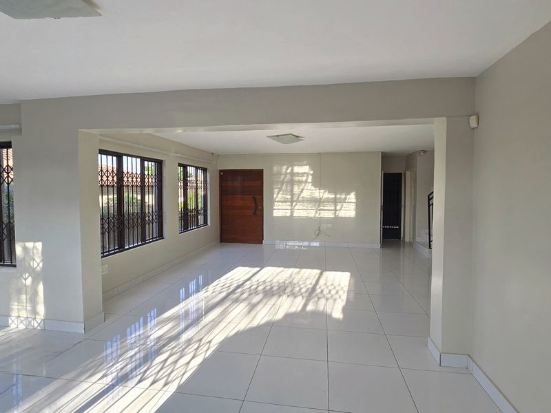 Elegant 4-Bedroom Home in Secure, Picturesque Estate Living - Photo 6