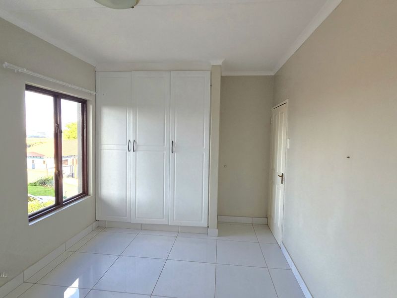 Elegant 4-Bedroom Home in Secure, Picturesque Estate Living - Photo 7