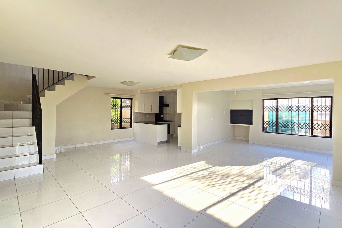 Elegant 4-Bedroom Home in Secure, Picturesque Estate Living - Photo 5