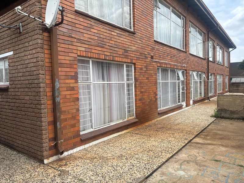 Spacious 2 Bedroom Ground Floor Unit – Quellerie Park - Photo 5