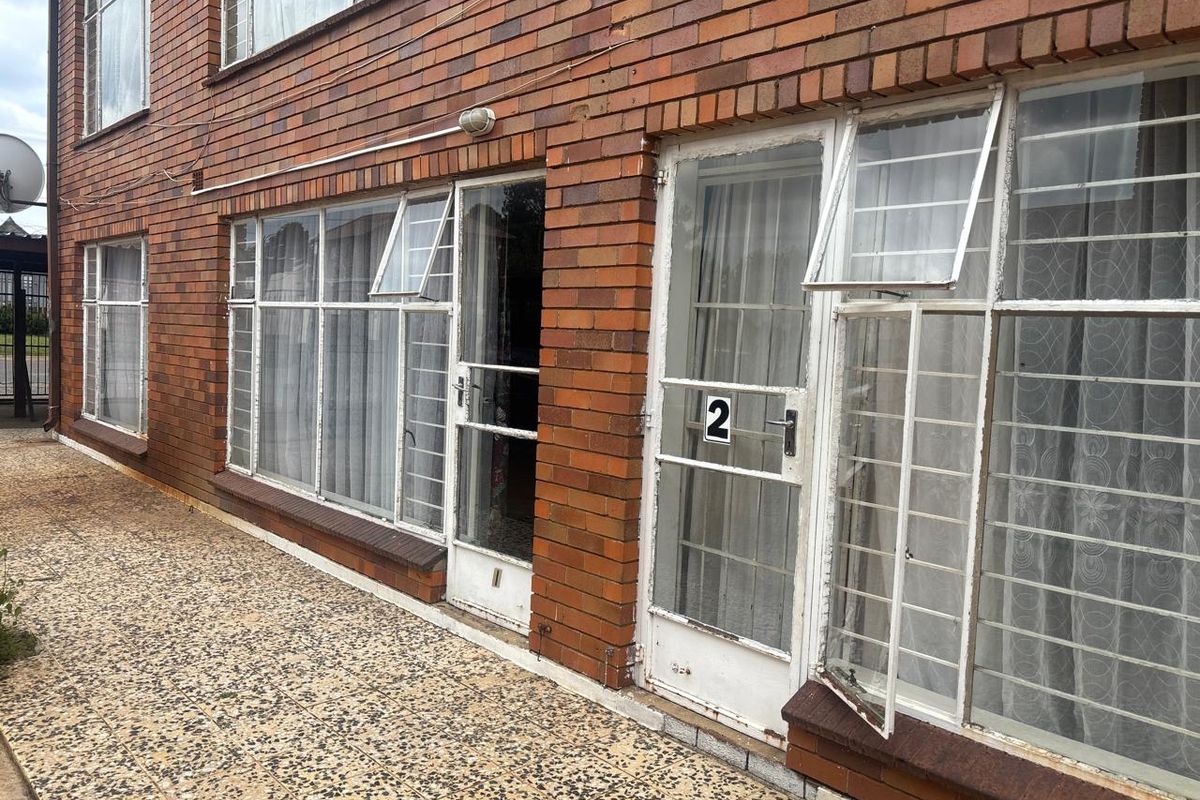 Spacious 2 Bedroom Ground Floor Unit – Quellerie Park - Photo 2