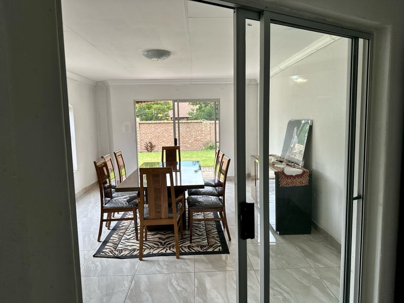 Spacious 4-Bedroom Family Home with Outdoor Area. - Photo 10