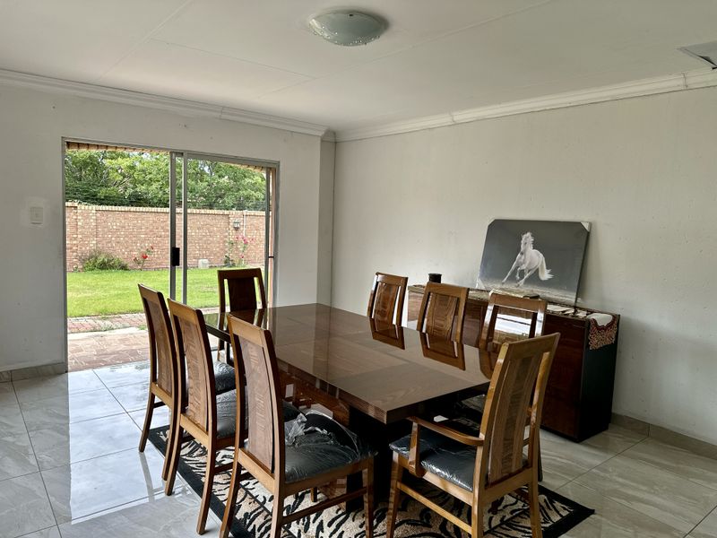 Spacious 4-Bedroom Family Home with Outdoor Area. - Photo 8