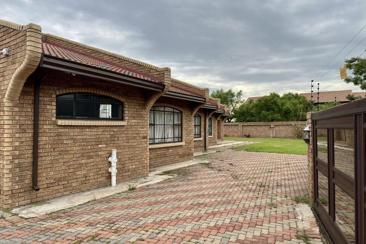 Spacious 4-Bedroom Family Home with Outdoor Area. - Photo 3