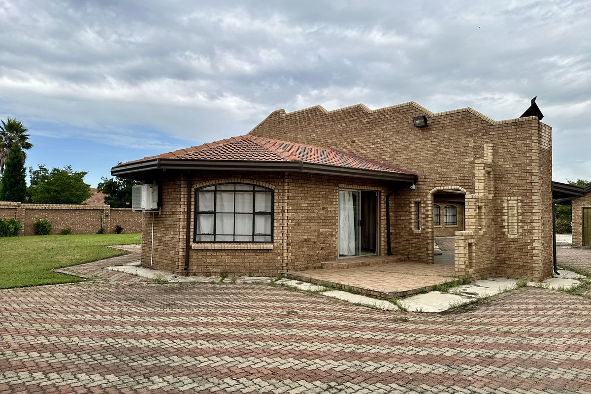 Spacious 4-Bedroom Family Home with Outdoor Area. - Photo 5