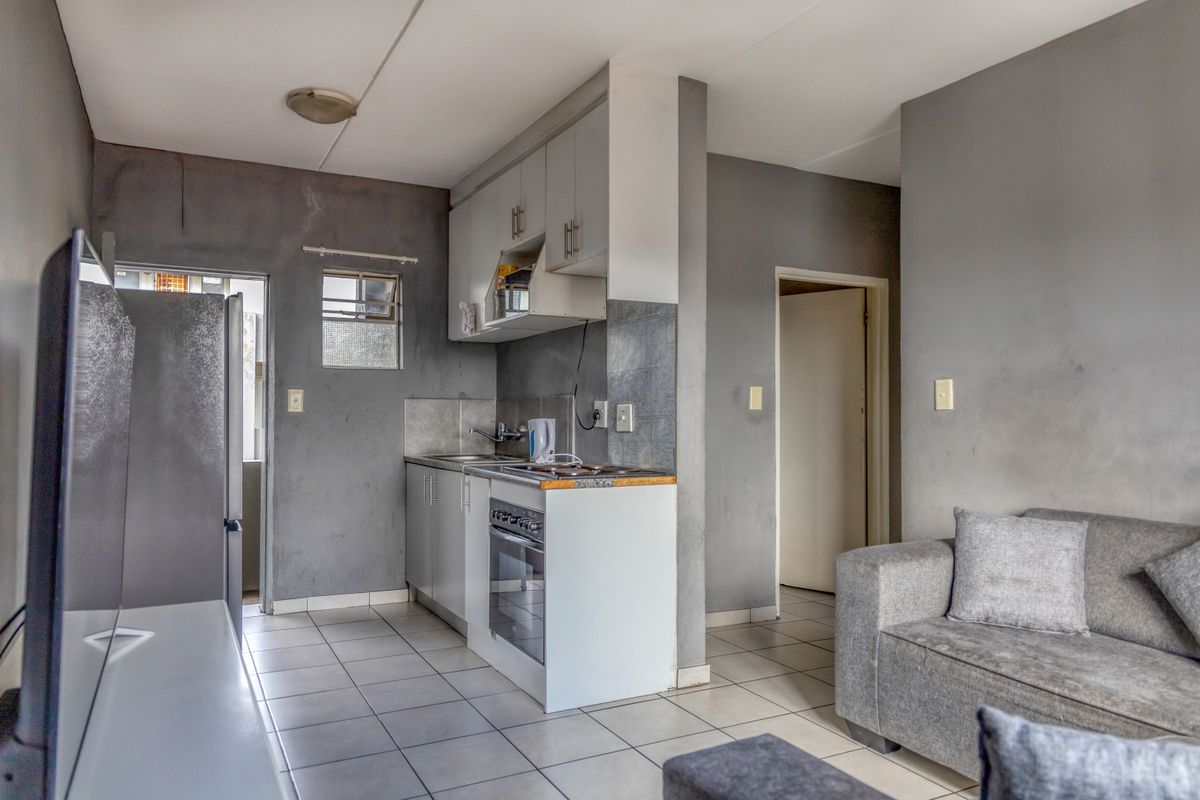 Modern Comfort Awaits You at Malacite Crest, Fleurhof! - Photo 3