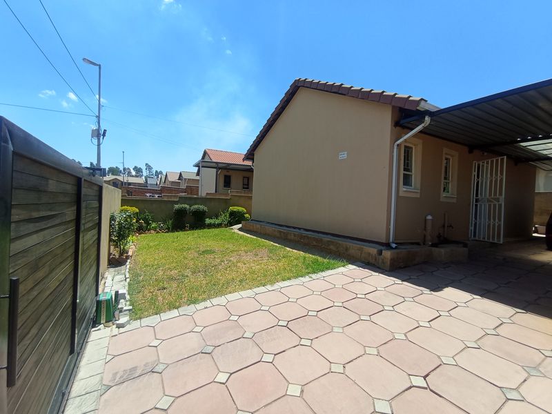 Secure Estate-Style Living | 3-Bedroom Home in Witpoortjie - Photo 2