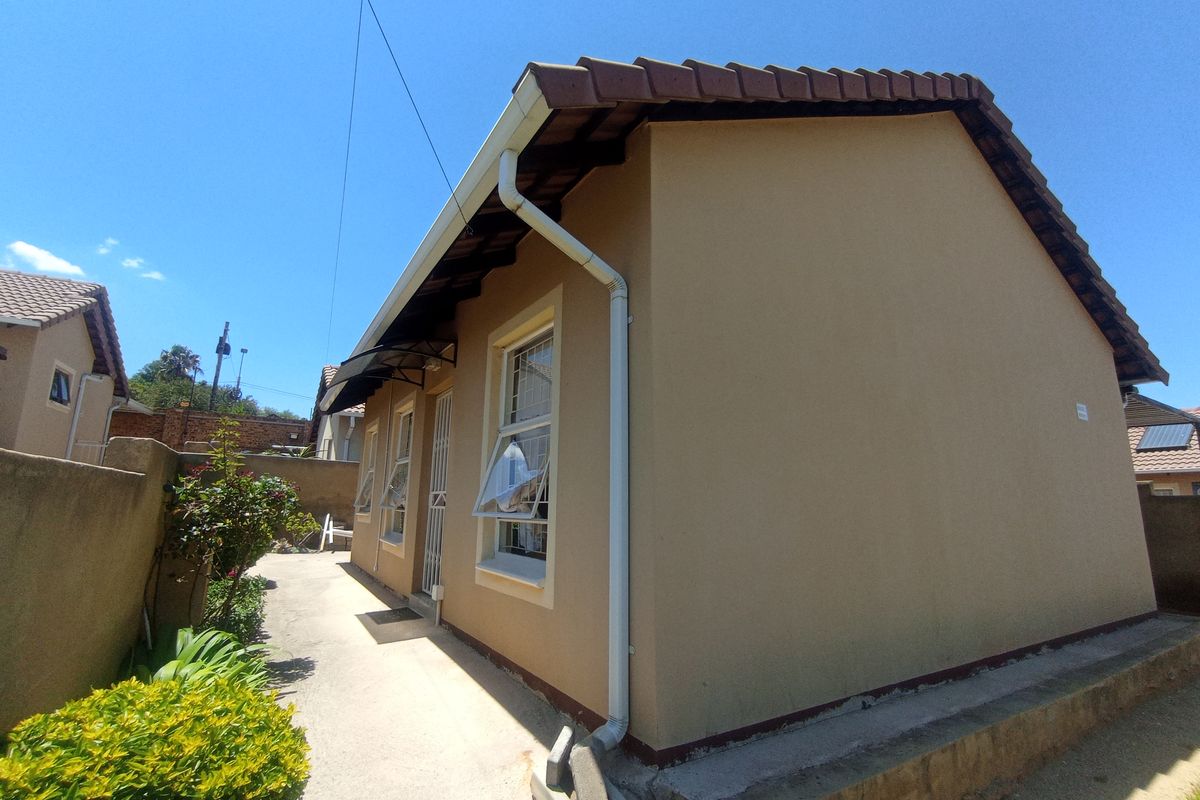 Secure Estate-Style Living | 3-Bedroom Home in Witpoortjie - Photo 2