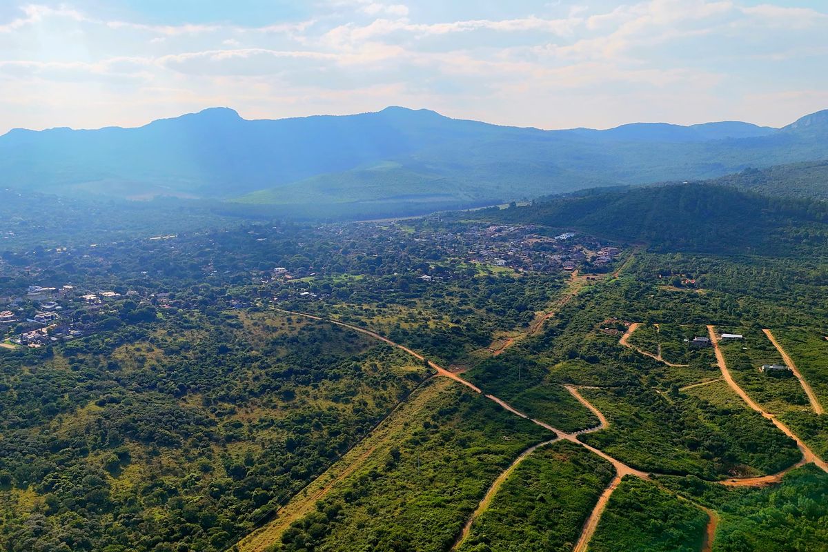 4 HECTARE SMALLHOLDING WITH 2 HOMES – GROWTH ZONE NEAR Bushvalley, Louis Trichardt. - Photo 3