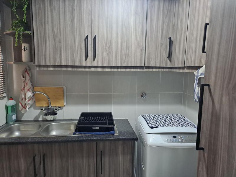 SPARKLING GEM - STUNNING THREE BEDROOM FAMILY TOWN HOUSE FOR SALE IN HELIKONPARK - Full Title - Photo 5