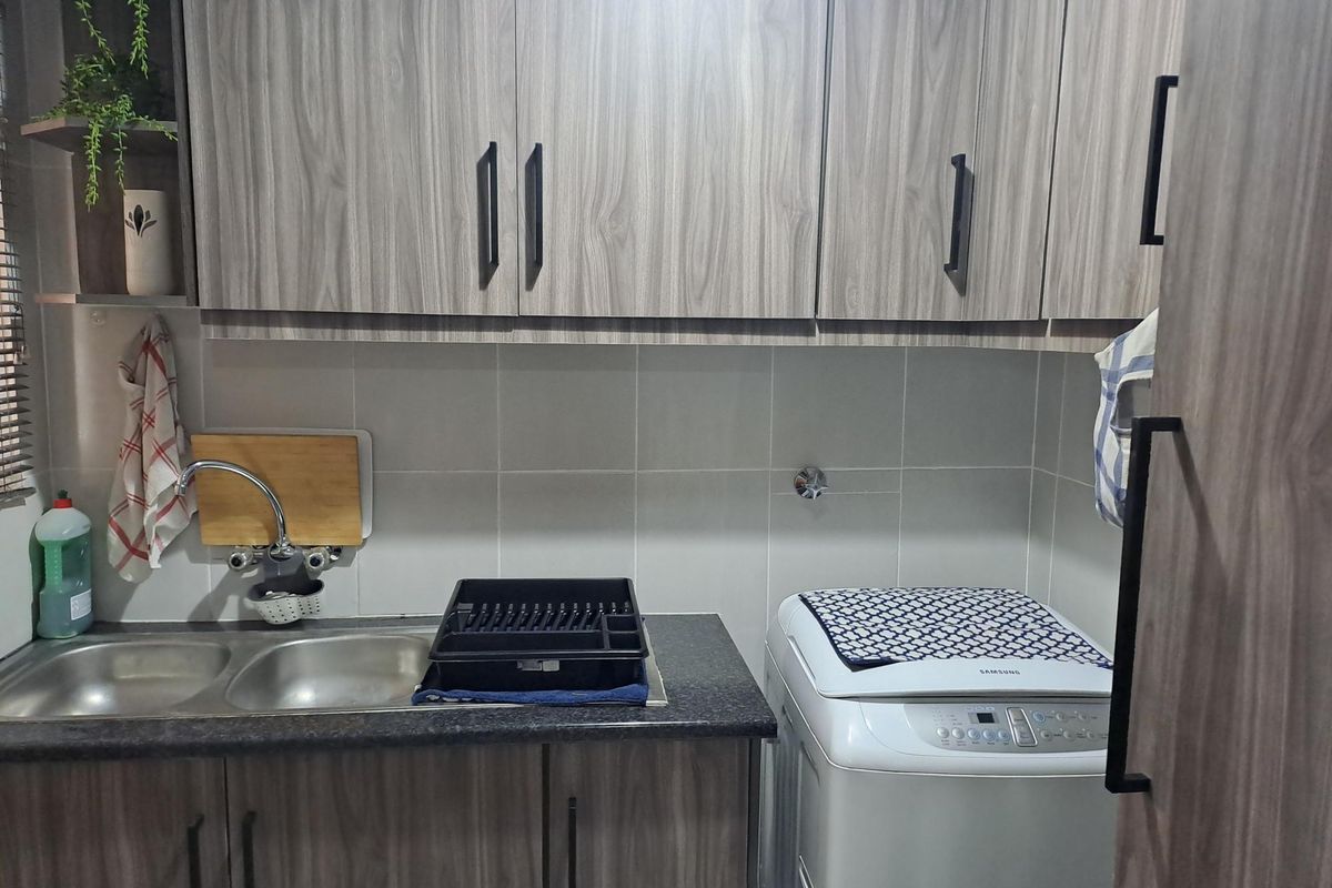 SPARKLING GEM - STUNNING THREE BEDROOM FAMILY TOWN HOUSE FOR SALE IN HELIKONPARK - Full Title - Photo 5