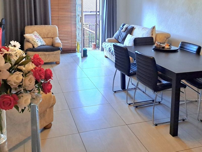 SPACIOUS THREE BEDROOM APARTMENT FOR SALE IN RANGEVIEW WITH PRIVATE GARDEN AND COMMUNAL POOL - Photo 8