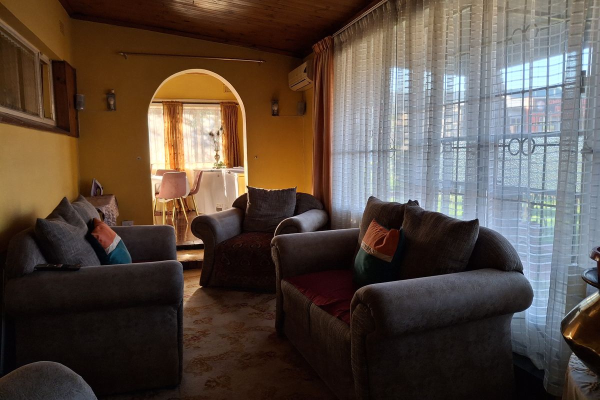 Charming Family home with Flatlet - Photo 5