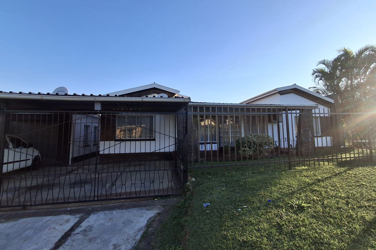 Charming Family home with Flatlet - Photo 3