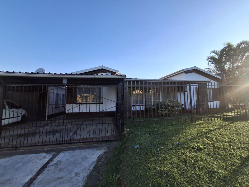 Charming Family home with Flatlet - Photo 3