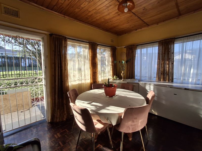 Charming Family home with Flatlet - Photo 6