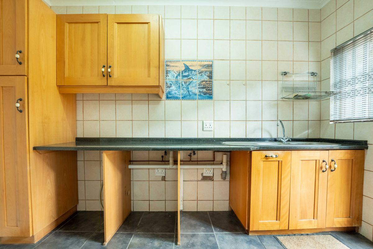 Immaculate Family Home with Stunning Sea Views & Exceptional Features - Photo 5