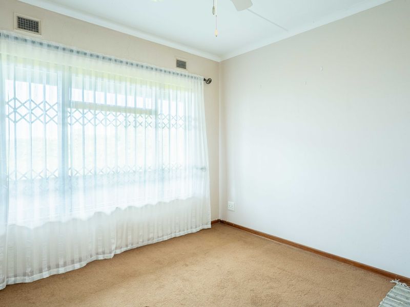 Immaculate Family Home with Stunning Sea Views & Exceptional Features - Photo 8