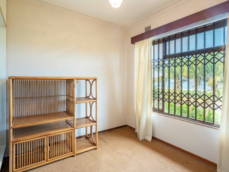 Immaculate Family Home with Stunning Sea Views & Exceptional Features - Photo 7