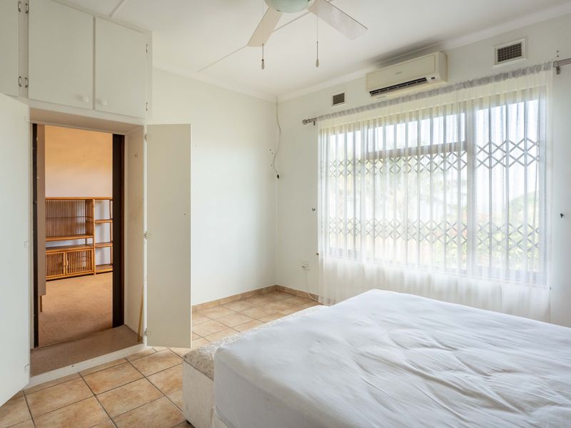 Immaculate Family Home with Stunning Sea Views & Exceptional Features - Photo 6