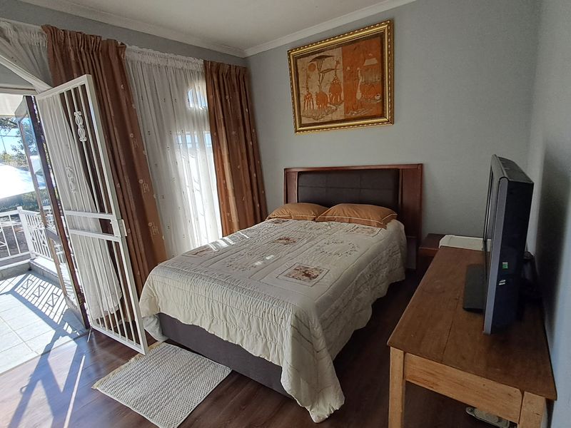 Elegant Double-Story Home Offering Space, Comfort & Style - Photo 4