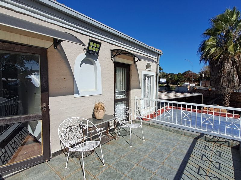 Elegant Double-Story Home Offering Space, Comfort & Style - Photo 6