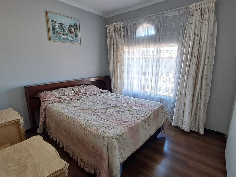 Elegant Double-Story Home Offering Space, Comfort & Style - Photo 7