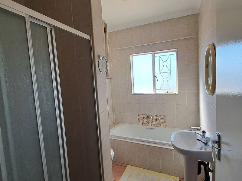 Elegant Double-Story Home Offering Space, Comfort & Style - Photo 5