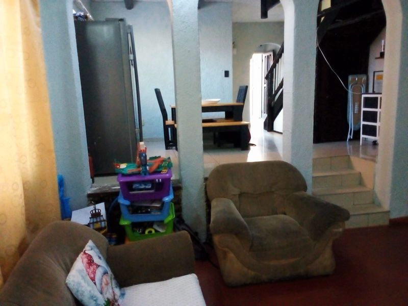 Spacious 3 bedroom apartment for sale in Rosettenville - Photo 10