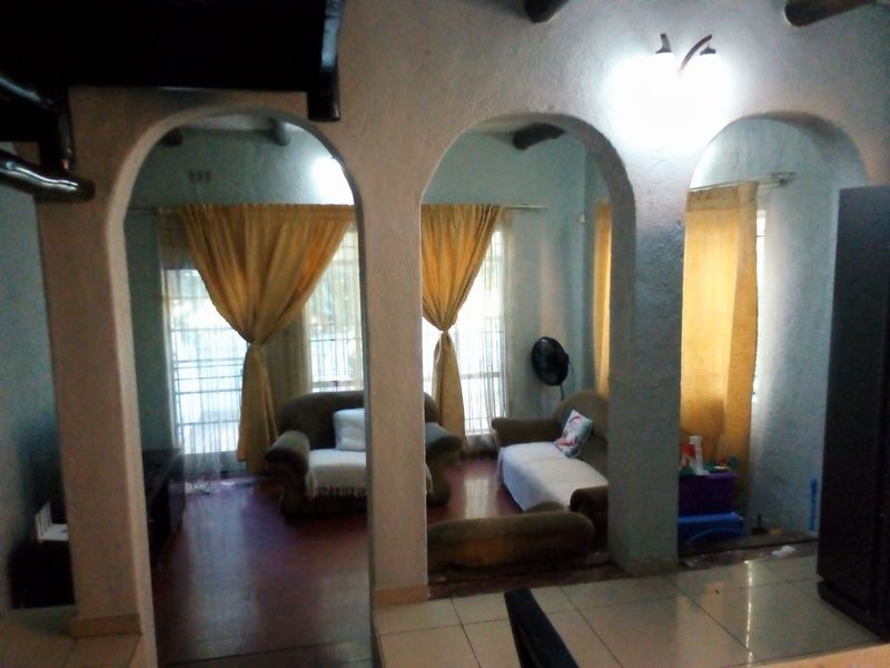 Spacious 3 bedroom apartment for sale in Rosettenville - Photo 9