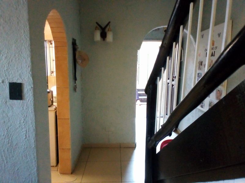 Spacious 3 bedroom apartment for sale in Rosettenville - Photo 8