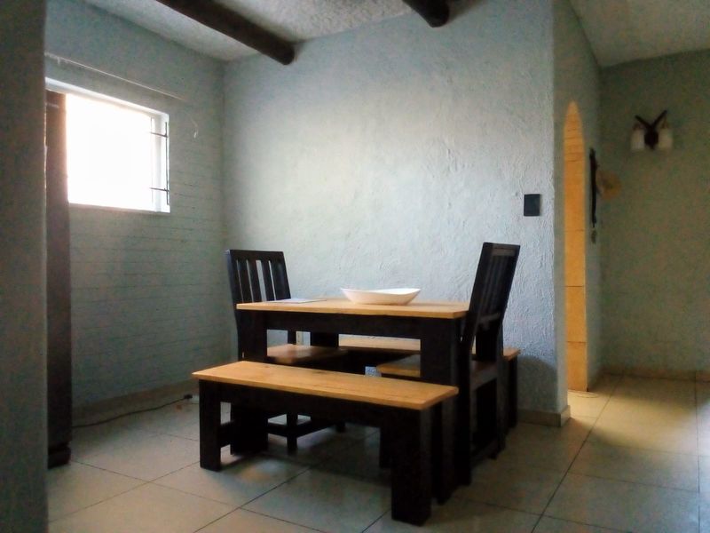 Spacious 3 bedroom apartment for sale in Rosettenville - Photo 6