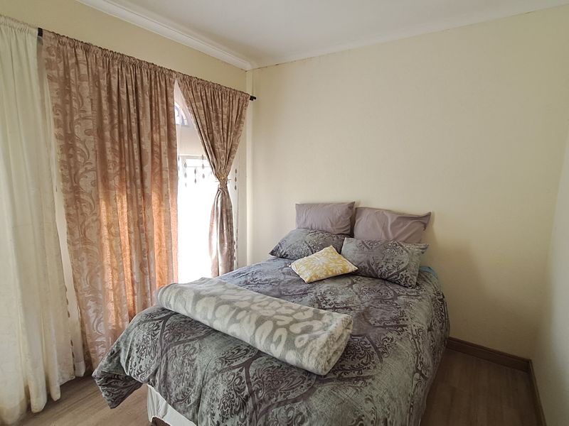 Step Up to Exceptional – Double-Story Luxury in Every Detail - Photo 10