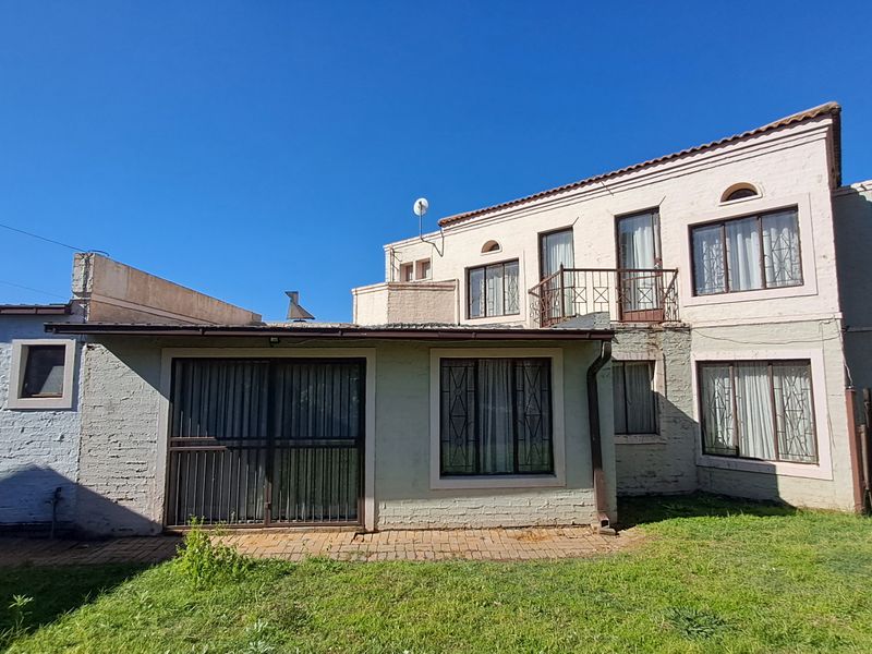 Step Up to Exceptional – Double-Story Luxury in Every Detail - Photo 2