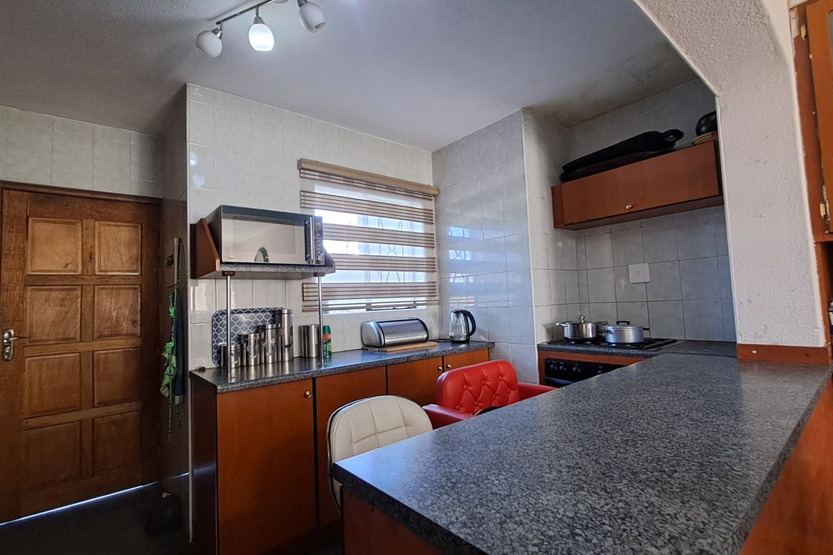 Step Up to Exceptional – Double-Story Luxury in Every Detail - Photo 3