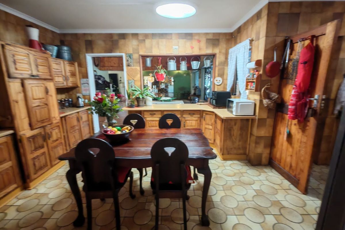 3 Bedroom House for Sale in Sasolburg Ext 11 - Photo 5