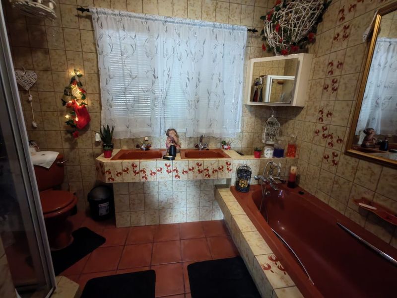 3 Bedroom House for Sale in Sasolburg Ext 11 - Photo 9