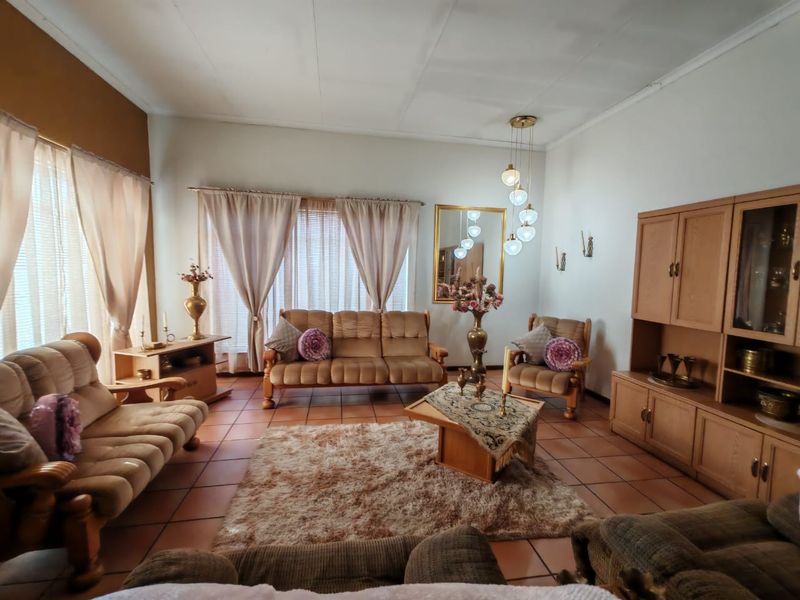 3 Bedroom House for Sale in Sasolburg Ext 11 - Photo 6