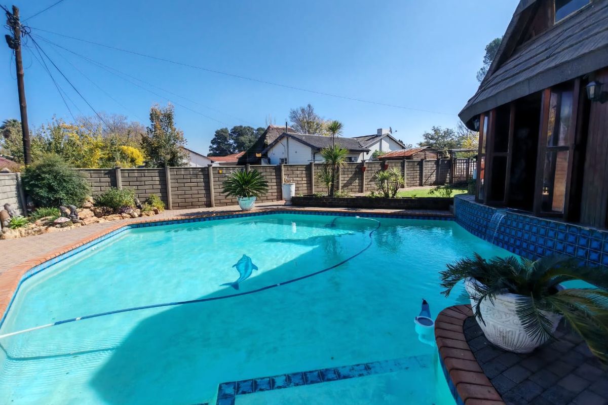 3 Bedroom House for Sale in Sasolburg Ext 11 - Photo 2