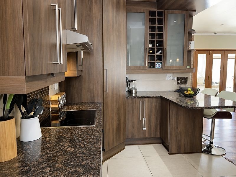 Modern Secunda Residence in Sought-After Neighbourhood. - Photo 6
