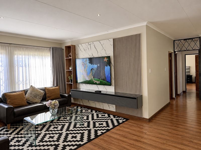 Modern Secunda Residence in Sought-After Neighbourhood. - Photo 2