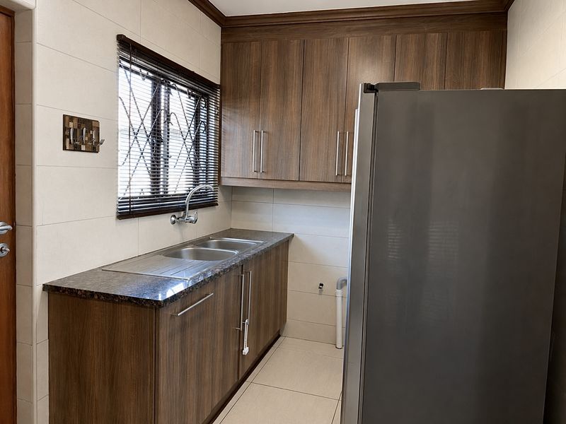 Modern Secunda Residence in Sought-After Neighbourhood. - Photo 9