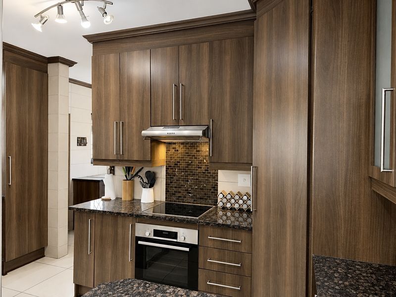 Modern Secunda Residence in Sought-After Neighbourhood. - Photo 7