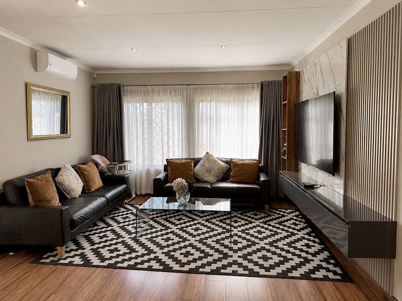 Modern Secunda Residence in Sought-After Neighbourhood. - Photo 3