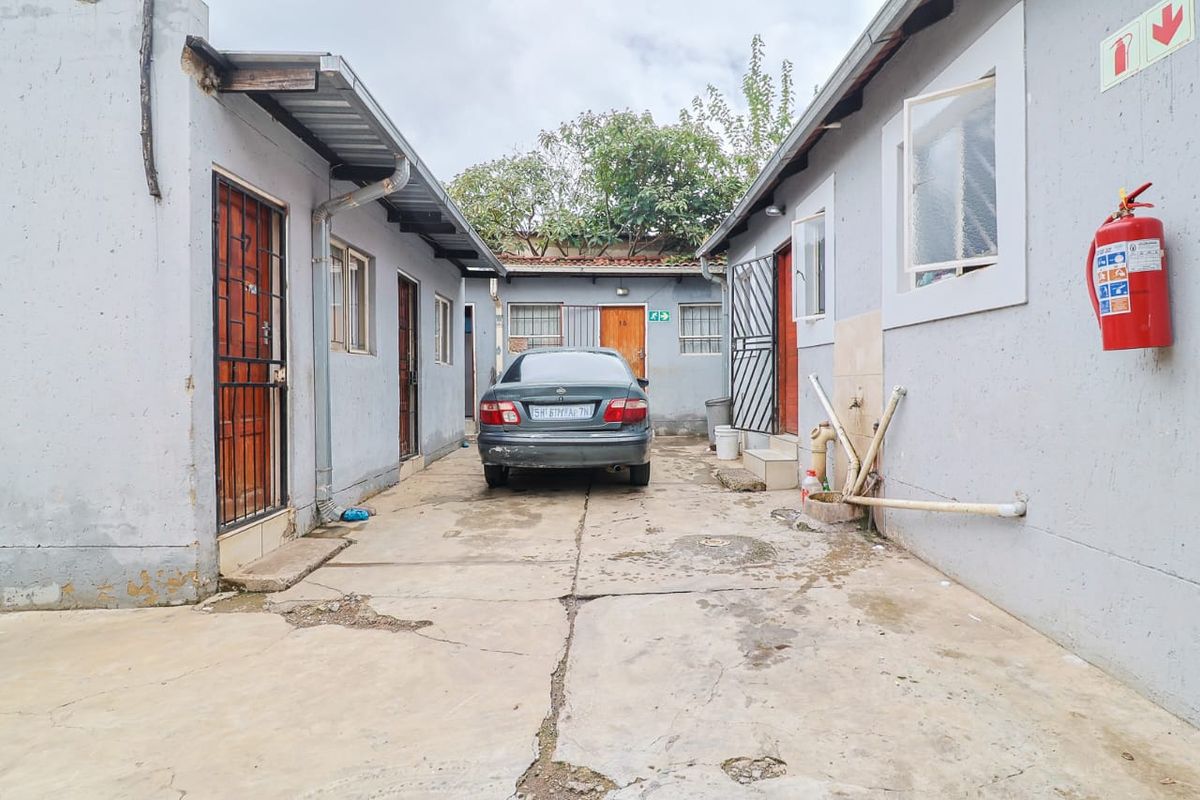 13 bedroom property for sale in Denver. - Photo 2