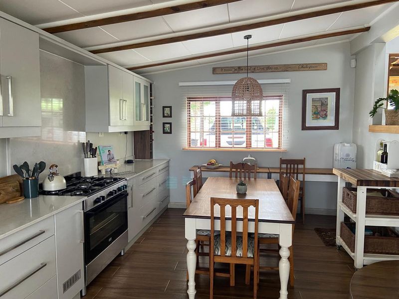 Living in the Peace of the Country - Photo 10