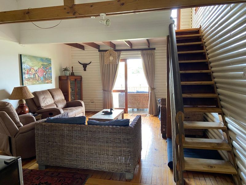 Living in the Peace of the Country - Photo 8